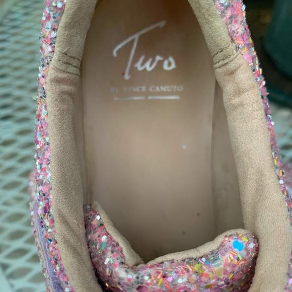 ⭐️⭐️Two By Vince Camuto Sparkle tennis Shoes SZ 3⭐️⭐️ - Picture 3 of 8